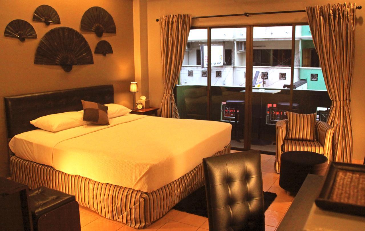 The Golf Club Pattaya Hotel Bagian luar foto